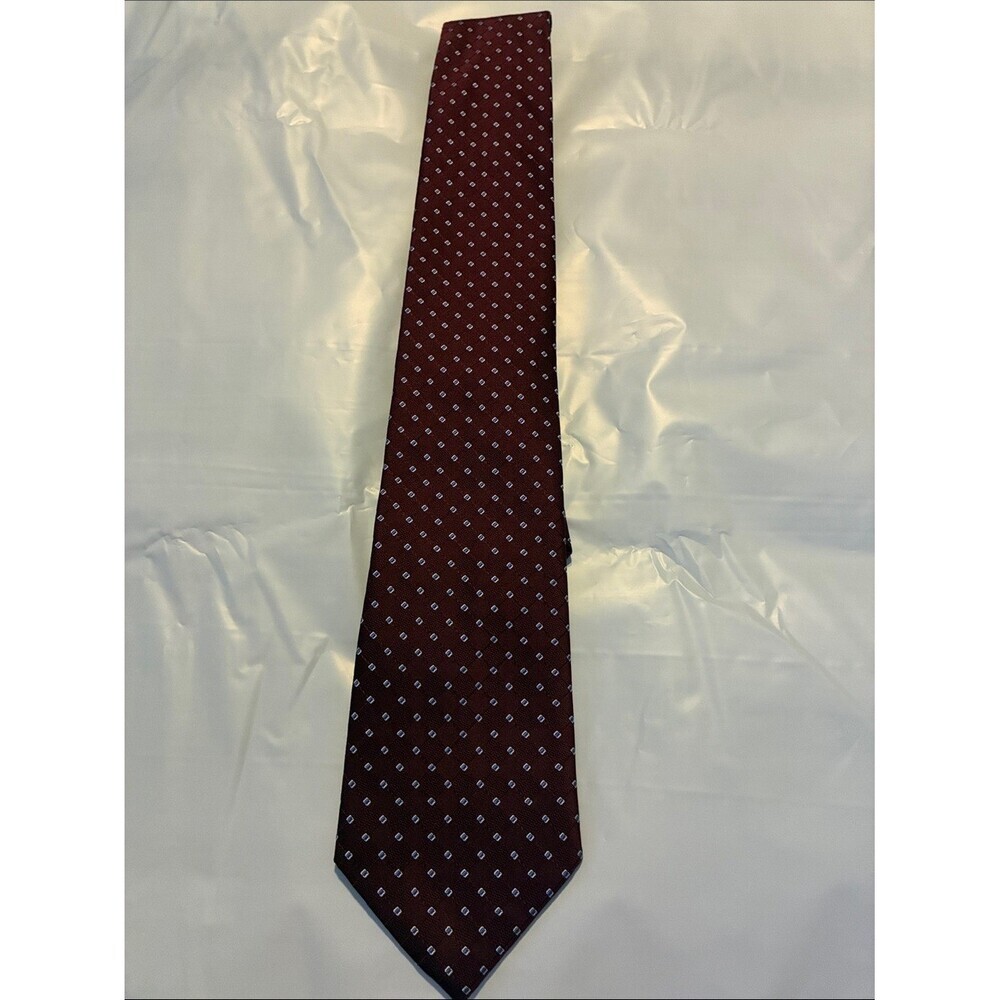 Club Room Men's Burgundy Silk Tie with Small Geometric Motifa